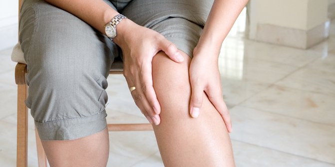 Pasien Sakit Lutut Berulang atau Tak Kunjung Sembut Tak Perlu Terus Minum Obat